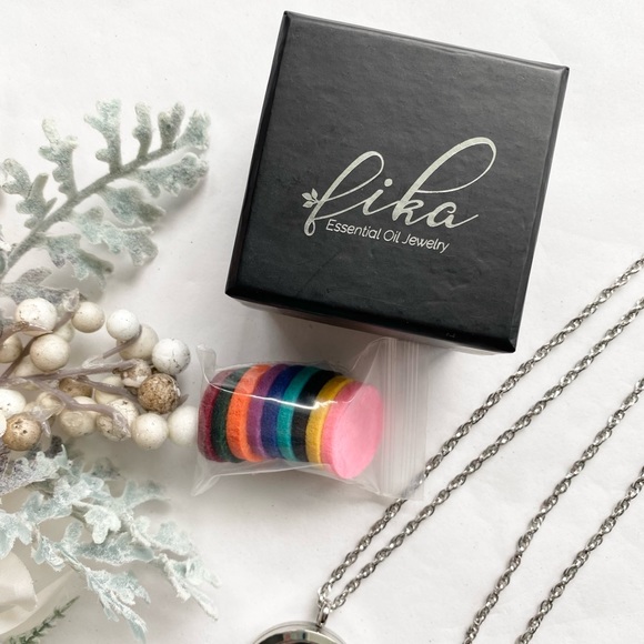 Disney Aromatherapy Essential Oils Necklace | Mickey Mouse Diffuser Necklace - Picture 6 of 6